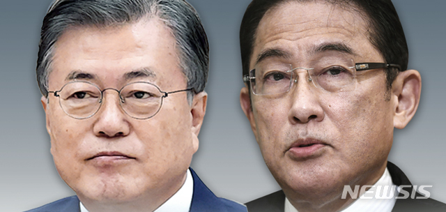 [서울=뉴시스] 문재인 대통령(왼쪽)과 기시다 후미오 일본 총리.