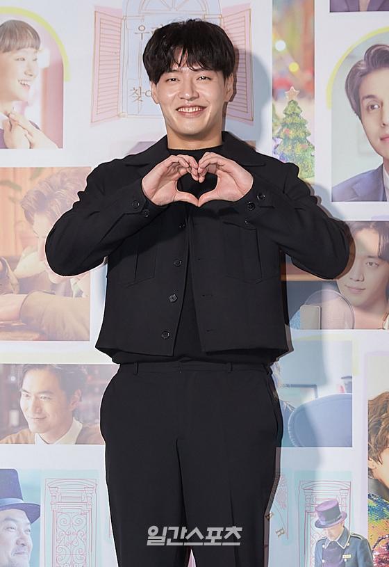 Actor Kang Ha-neul attended the premiere of the movie Happy New Year at CGV Ipark Mall in Yongsan-gu, Seoul on the afternoon of the 27th.