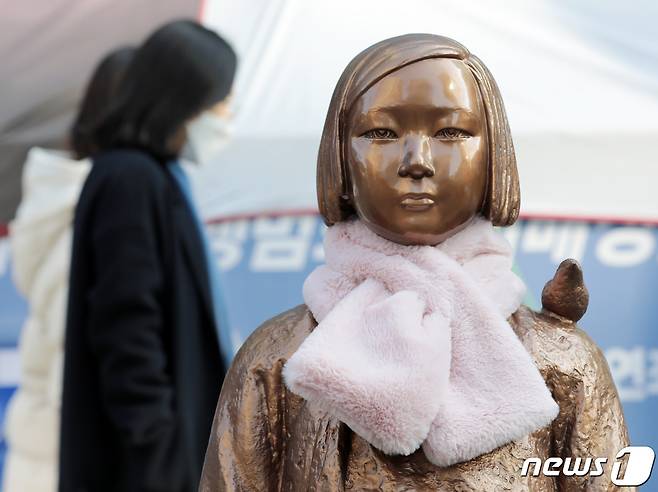 서울 종로구 옛 일본대사관 앞 소녀상. 2021.12.14/뉴스1 © News1 이성철 기자