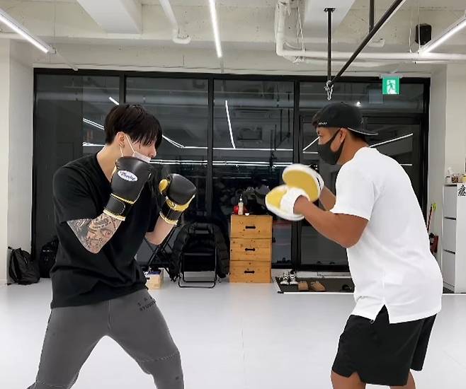 방탄소년단 정국 '복싱하쟈' 아미 마음에 '강펀치♥'..3시간만 1000만뷰+전세계 실트 1위