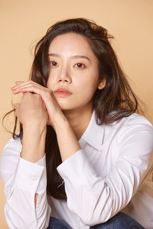 Actor Kim Mi-soo passed away.On May 5, Actor Kim Mi-soo died at the age of 31. The funeral home was set up at the Taeung Sacred Heart Funeral.Kim Mi-soo is currently appearing on Snowdrop as Yeo Jeong-min.Kim Mi-soo has become the next generation of expectant through JTBC Louwack Man, and has various characters in the Netflix original series Health Teacher Ahn Eun-young in addition to TVN High by, Mama!, How to Do it again (2021), The World of Lightness (2019), Lipstick Revolution (2018)