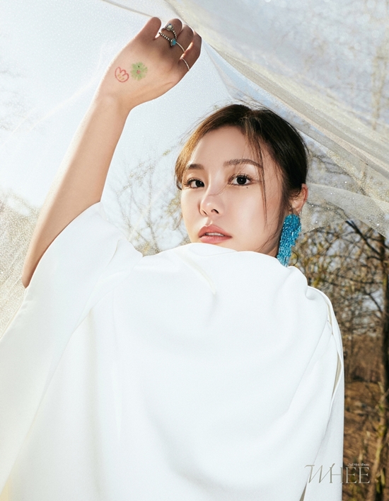 The Love Live!, a subsidiary company, released the third concept photo of Wheeins second mini album WHEE through the official SNS channel at 0:00 on the 5th.Wheein showed a languid yet subtle look and neat visuals in the concept photo.The background of the lonely atmosphere and the all-white styling attracted those who created a fantasy atmosphere at once.In addition, colorful blue earrings and delicate poses to the fingertips are getting a hot response from global fans by completing an elegant and fascinating mood.Wheein, who is raising expectations for a comeback by releasing concept photo with various charms and visuals, returns to his new mini album Whee in about nine months.Earlier this year, the music industry is hotter, and it is filled with colorful music with Wheeins sensual and sophisticated vocals as well as the thicker musical color of Wheein, which makes us expect the birth of a reversal alum.Wheeins second mini album Whee will be available on various music sites at 6 pm on the 16th.Photo: The Love Live!