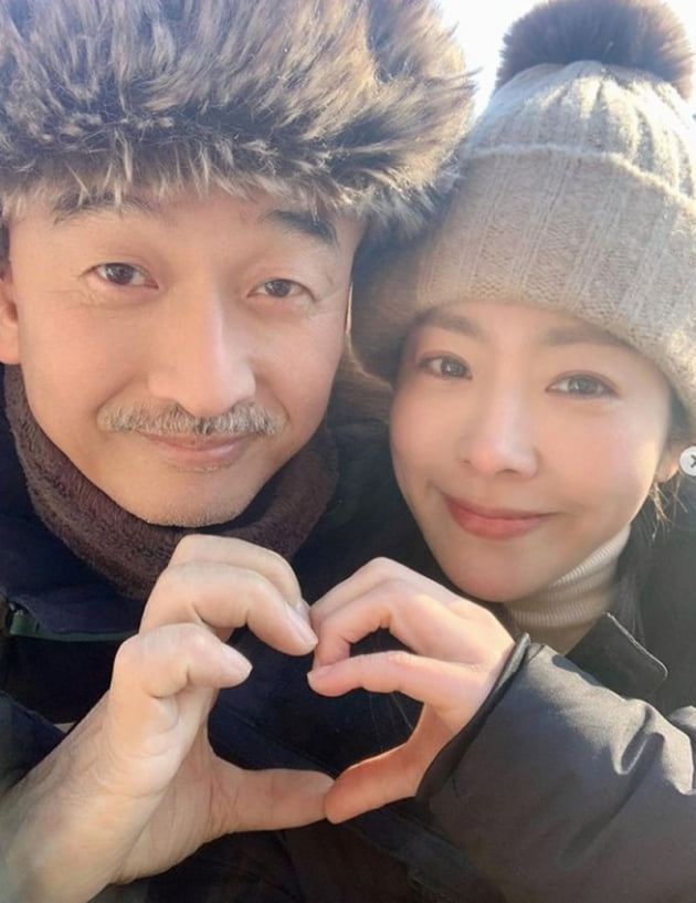 Actor Han Ji-min delivered a photo taken with director Lee Joon-ik.On the 7th, Han Ji-min wrote in his instagram, Yonder team loves. Director Lee Joon-ik is impressed. Thank you very much. I was so happy.I will meet again. In the public photos, Han Ji-min is showing a friendly atmosphere with director Lee Joon-ik, especially the two of them making hearts with their hands and creating a warm feeling.On the other hand, Han Ji-min appears in Lee Joon-iks drama Yonder.