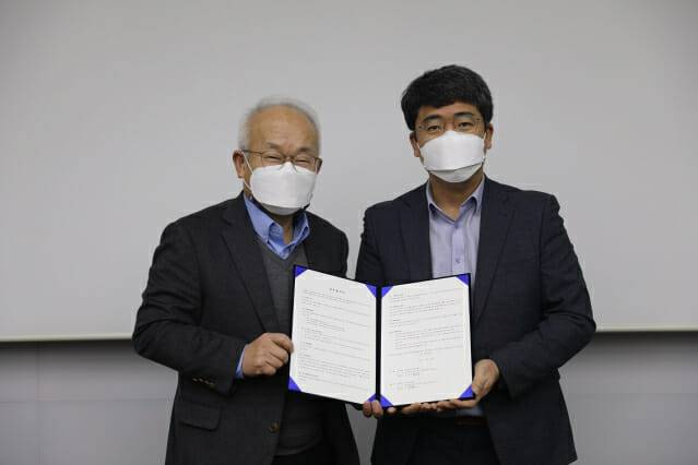 (왼쪽부터)신성이엔지 안윤수 대표이사 쎄닉 구갑렬 대표이사