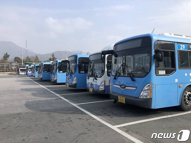 코로나19 오미크론 변이 집단감염이 발생한 부산 금정시내버스공영차고지 모습.2022.1.10/© 뉴스1 백창훈 기자