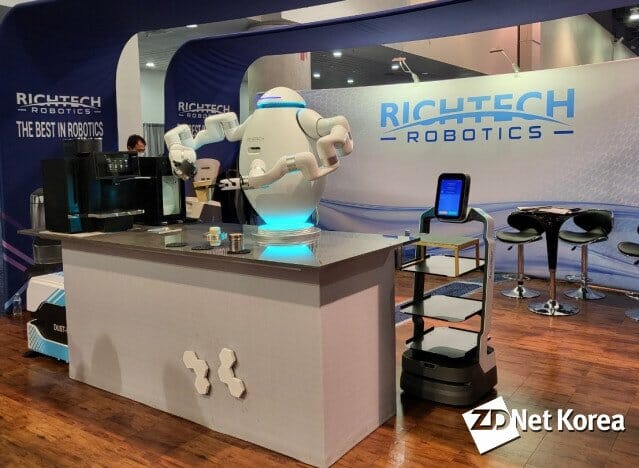 리치테크로보틱스, 듀얼 암 로봇(좌측), 서빙 로봇 '마트레디'(우측) (사진=지디넷코리아)