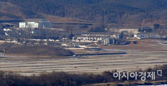 북한이 탄도미사일로 추정되는 발사체를 엿새 만에 다시 발사한 11일 경기 파주시 오두산 통일전망대에서 바라본 북한 황해북도 개풍군 일대가 보이고 있다./파주=김현민 기자 kimhyun81@