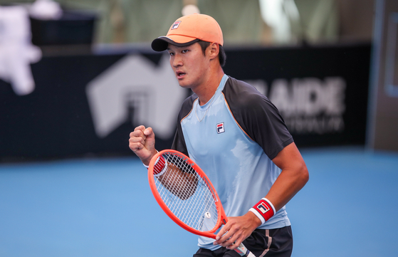 Kwon Soon-woo reacts during his match against Yoshihito Nishioka of Japan on Day 1 of the the Adelaide International 1, at Memorial Drive, in Adelaide, Australia on Jan. 3. [EPA/YONHAP]