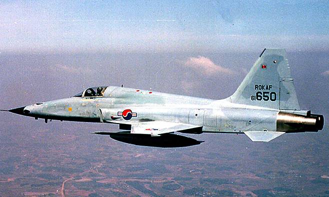 훈련 중인 F-5E 전투기. 연합뉴스