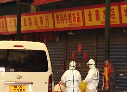 지난 2019년 12월 31일 코로나19가 최초 발생한 지역인 중국 후베이성 우한시의 시장. (사진=CCTV 뉴스 캡처)