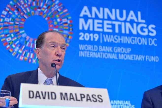 데이비드 맬패스 세계은행 총재가 2019년 10월 17일 워싱턴에서 세계은행-국제통화기금(IMF) 회의 뒤 기자회견을 하고 있다. 로이터 연합뉴스 자료사진