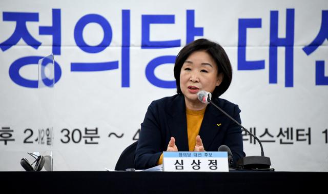 심상정 정의당 대선후보가 12일 서울 중구 프레스센터에서 열린 한국기자협회 초청토론회에서 패널들의 질문에 답하고 있다. 뉴시스