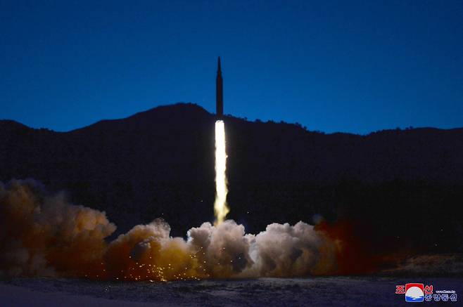 This photo, released by North Korea`s official Korean Central News Agency on Jan. 12, 2022, shows what the North claims to be a new hypersonic missile being launched the previous day. (Yonhap)