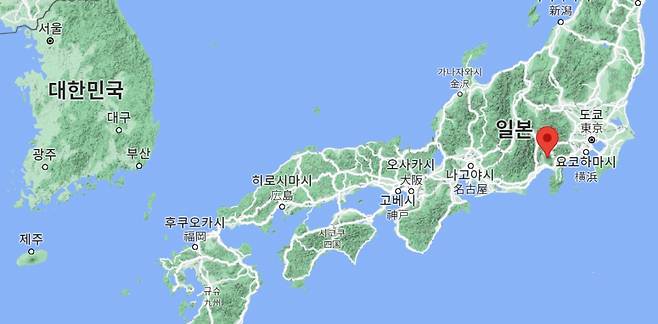 후지산(빨간색)이 폭발할 경우 도쿄와 요코하마시에 막심한 피해가 예상된다. 전문가들에 따르면, 후지산 폭발이 여름철 일어나면 바람의 영향으로 한국도 피해 영향권에 들어온다. / 사진=구글어스(Google Earth)