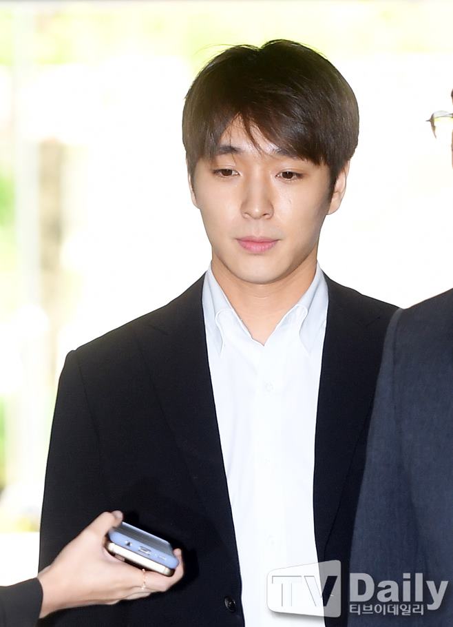 Choi Jong-hoon, a group from FT Island who has served time for sexual assault, has been reported.On December 12, TheFact released Choi Jong-hoons current status after he was released on November 8 last year.Choi Jong-hoon was handed over to the trial in 2016 for allegedly sexually assaulting and illegally filming women in Hongcheon and Daegu in Gangwon Province, including singer Jung Joon-young and former MD Kim Kim, Burning Sun.At that time, it was called Jung Joon-young Dont bond case and made the public buzz.Choi Jong-hoon then received the Judgment for five years of Imprisonment in the first trial, but the sentence was adjusted to two years and six months through an appeal.He also retired from the entertainment industry as well as leaving FT Island.After his release from prison, he is now known to go to church with Mother and live his religious life, especially Choi Jong-hoon, who is regarded as a faithful believer among the members.The media attempted to interview Choi Jong-hoon at the parking lot of the church in Gangdong-gu, Seoul on the 9th.But when asked about the current situation and plans to return to the entertainment industry, Choi Jong-hoon said: Why? How did you know?Is the church people spilling my information? Also, Choi Jong-hoon looked at the camera and the recorder and said, What are you doing?I have a bad trail, and I have a shock. What would I say if I put a recorder like this? As the reporters questions continued, Choi Jong-hoon found Mother, and Mother told the reporters, Why do you ask that?What is wrong with a child who wants to live in faith? Mother then left with her son, saying, After years, you will know. The conclusion will be fine. Youll see. Its unfair.Meanwhile Jung Joon-young, who was tried together, is serving a five-year Imprisonment sentence with The Judgment; he is due out on October 1, 2025.