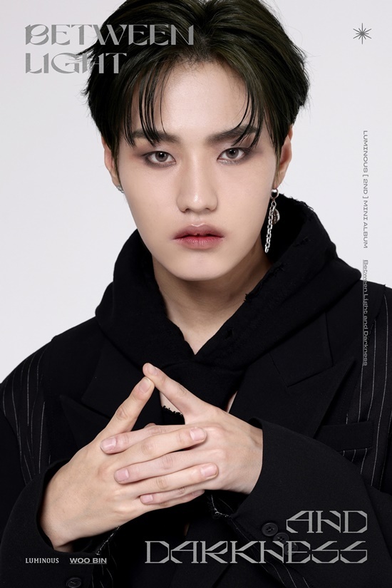 Luminus (Young Bin, Suil, Steven Gerrard, Ubin) released a second mini album Self n Ego Ubin concept photo on the official SNS on the 13th.In the open photo, Woobin emphasized dark eye makeup in black costume that makes dark charm stand out, and it emits charismatic yet mysterious mood.Especially, it added points with silver drop earrings which are opposite to costumes and doubled the charm of colorful.Luminus youngest Ubin will emit a mature masculine beauty that is different from the charm that has been shown through this album.Young Bin, Steven Gerrard, and Ubin are showing more upgraded charm in terms of visuals, so expectations for the new news of luminus are also rising.Self n Ego is an album that captures the confusion and troubles between self and ego made like mask under the theme of Where am I (Wealm Eye).Luminus sings hard but beautiful youth following his previous album and conveys deep sympathy and comfort.Luminus will also deliver Energy to listeners with Music on this album based on the dictionary meaning of the team name Light in the Dark.Meanwhile, Luminus will release its second Mini album Self n Ego through an online music site before 6 pm on the 20th.On the day before the release, the fan showcase will be held at 7 pm on the 19th and meet global fans.Photo: Right-handed double U.P