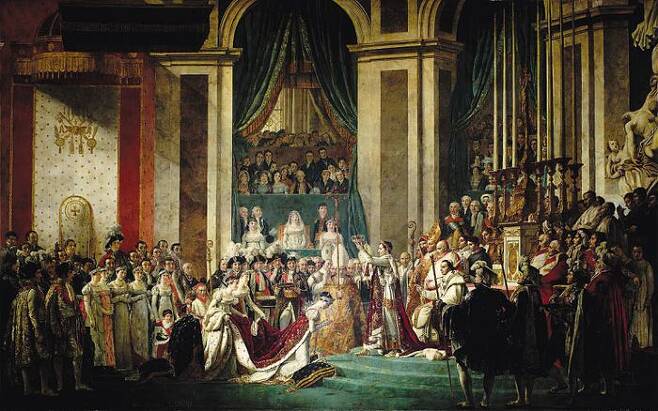 프랑스의 화가 자크 루이 다비드가 1807년 그린 ‘황제 나폴레옹 1세의 대관식’. 나폴레옹 보나파르트(일어서서 왕관 들고 있는 인물)가 1804년 노트르담 대성당에서 치른 황제 대관식을 묘사했다./조선일보DB