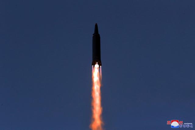 북한 조선중앙통신은 12일 북한이 극초음속미사일 시험 발사를 했다고 보도했다. 조선중앙통신 연합뉴스