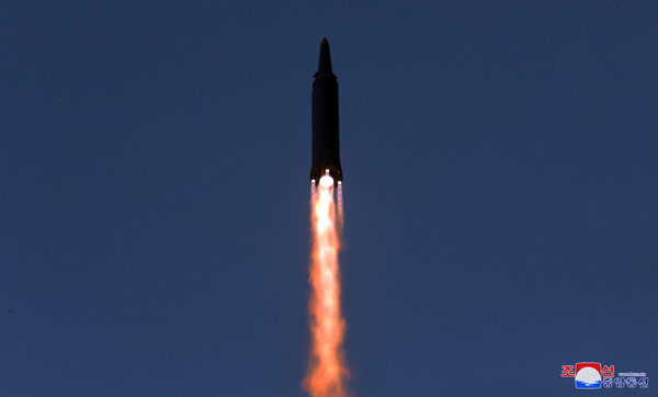 지난 11일 북한이 시험발사한 극초음속미사일
