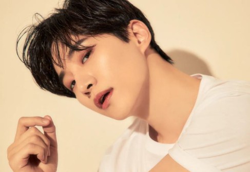 Actor and singer Lee Joon-ho caught the eye by revealing the recent update of his boyfriend.Lee Joon-ho posted a picture on his 14th day without any comment through his instagram.Lee Joon-ho in the photo is staring at the camera while posing in a white color T-shirt.Handsome visuals, as well as deadly eyes and dreamy atmosphere, are showing off their boyfriends, causing more heartbeat.Fans responded that they were too good-looking, Lee Joon-ho guilty and it is really so cool.On the other hand, Lee Joon-ho was loved by playing the role of Lee San in the MBC Drama Red End of Clothes Retail, which recently ended.This Drama, which caught both the topic and the audience rating, included the sad court romance record of the king, who was the countrys priority over the court and love to protect his chosen life.