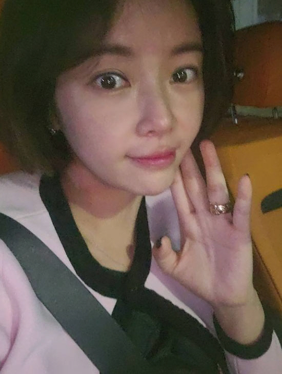 Actor Hwang Jung-eum boasted a cute charm with a selfie.On the 15th, Hwang Jung-eum posted a picture on his instagram with an article called Ping-Cuping-ku.The photo is a self-portrait of Hwang Jung-eum, taken in the car. Hwang Jung-eum, wearing a pink cardigan, shows a smile with dimples.Especially, Hwang Jung-eum, who added pig emoticons, attracts attention by revealing that she has gained weight due to pregnancy.Meanwhile, Hwang Jung-eum married Lee Young-don, a professional golfer, in 2016 and has a son.The two reported their divorce in 2020, but they reunited over the crisis and are now pregnant with the second.