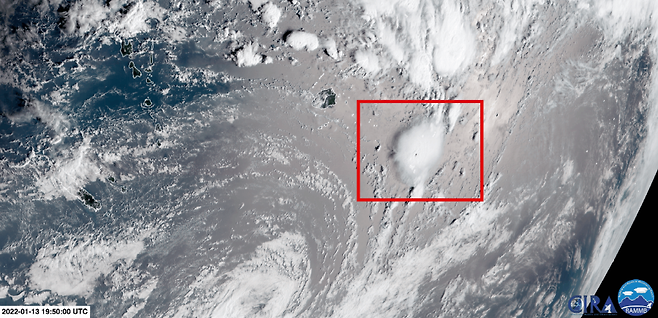 일본 히마와리 위성에 관측된 통가 훙가 하파이 해저 화산 폭발. 사진=미국 국립해양대기국(NOAA)/일본 기상청