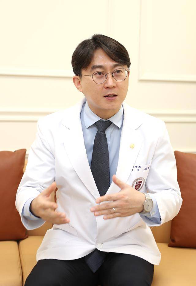 조현웅 고려대 구로병원 산부인과 교수는 "여성 암 사망률 1위인 난소암을 조기에 발병하면 5년 생존율이 90%가 넘기에 위험군이라면 정기검진을 빼먹지 말아야 한다"고 강조했다. 고려대 구로병원 제공