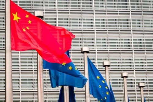 중국 오성홍기와 유럽연합(EU)기. /로이터 연합뉴스