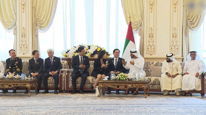 2018년 4월 UAE를 방문한 송영무 장관 일행. 오른쪽 4번째가 송영무 장관이고, 왼쪽 2번째가 남세규 ADD 소장이다.
