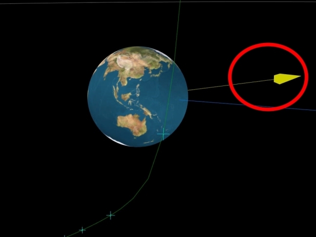 지구에서 3000km 떨어진 상공을 스쳐 지나간 소행성 2020QG의 이미지(붉은 동그라미)