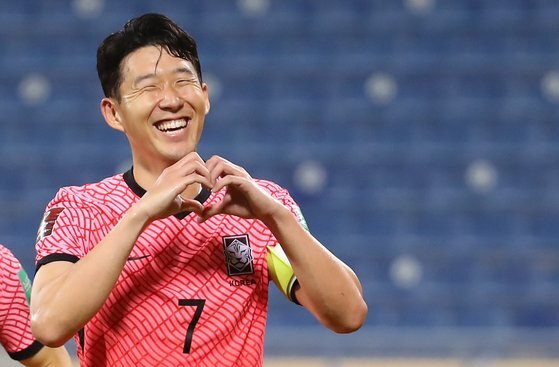 손흥민은 한국 축구 월드컵 10회 연속 본선행 순간을 함께 하지 못할 가능성이 높아졌다. [연합뉴스]