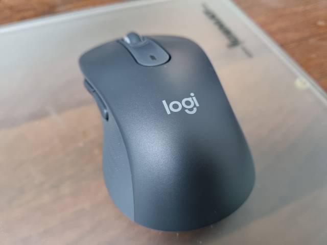 로지텍 시그니처 M650 L은 인체공학적 디자인으로 그립감이 뛰어나다 /윤민혁 기자