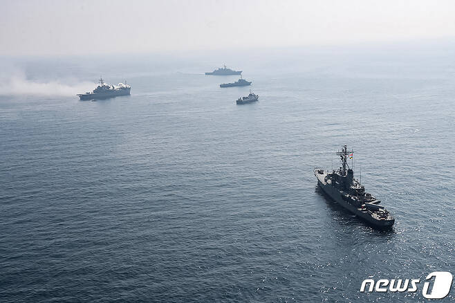 17일 (현지시간) 러시아와 이란 함대가 인도양 북부 해상에서 합동 군사훈련을 하고 있다. © AFP=뉴스1 © News1 우동명 기자