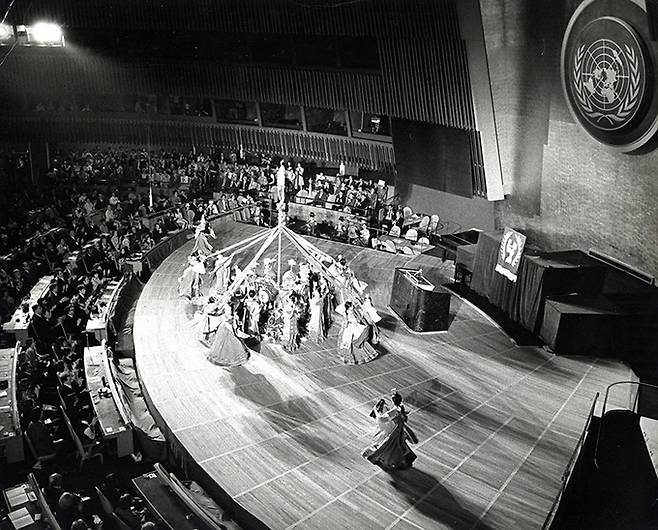 1973년 미국 뉴욕 UN총회의장 공연 모습