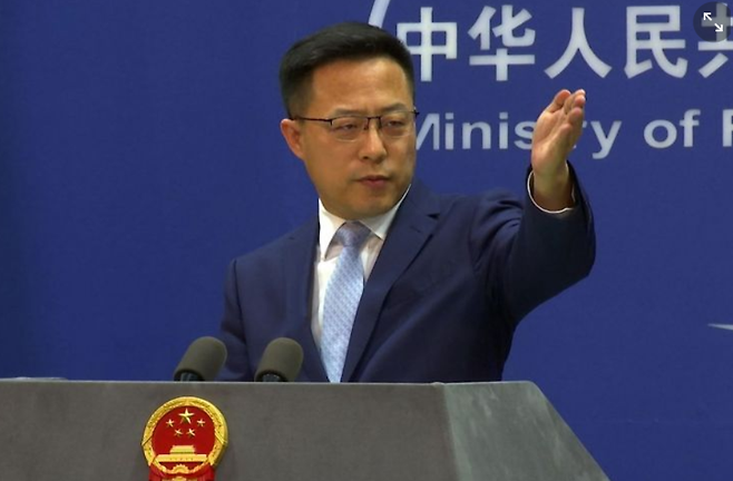 자오리젠 중국 외교부 대변인은 미국의 대북제재 요구에 대해 “덮어놓고 제재와 압력을 가하면 한반도 문제를 해결할 수없다”고 말했다.