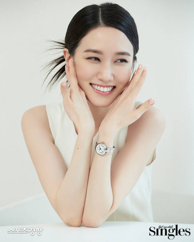 Actor Park Eun-bin created an elegant and alluring atmosphere through fashion pictures.Park Eun-bin caught the eye with a mysterious visual that coexists with urban and lovingness in the picture released on the 21st.He has a watch with both sophistication and classic beauty, and he has demonstrated his unique appeal to overwhelm the camera in his various accessories.In particular, Park Eun-bin has impressed those who wear the black jacket of the rugged Feelings, the best, the white jacket of the innocent Feelings, the blouse and the pink dress.Park Eun-bin successfully finished filming KBS2 Drama Wind Moe last year and won the Grand Prize, Popular Award, and Best Couple Award at KBS Acting Grand Prize held at the end of last year.Also, the next film was Netflixs Weird Lawyer Woo Young-woo.This picture, which captures Park Eun-bins dreamy and fantastic moments, can be seen in the February issue of the fashion magazine Singles and the website of Singles.