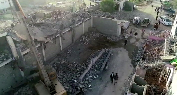 사우디 폭격으로 파괴된 예멘 반군 수용 시설 EPA연합뉴스
