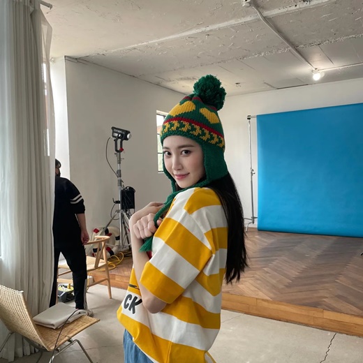 Yura from Group Girls Day showed cute fashion.Yura posted several photos on his 26th day with the message Capitalist body, warm head on his instagram.In the open photo, Yura poses cutely with a green knit hat with a drop, and the unique styling that coexists in the summer and winter season attracts attention.Yura matched a yellow striped T-shirt with denim shorts, saving a casual mood, especially Yura, who caught her eye with her juice-filled beauty.Meanwhile, Yura appears in JTBCs new Saturday drama People in the Meteorological Administration: A Cruelty of In-house Love.