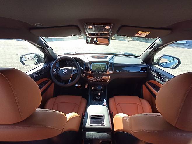 쌍용차 렉스턴 스포츠 칸 익스페디션 트림 실내