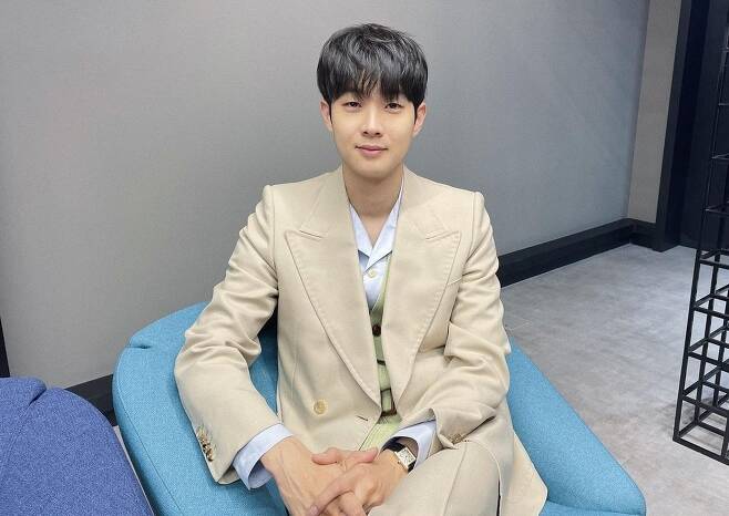 Actor Choi Woo-shik showed off his warm visuals.On the 27th, Management SOOP Instagram said, Do not regret that that year were over!, Two photos of Choi Woo-shik were released.Inside the picture is a picture of Choi Woo-shik in a bright beige tone suit, with a slightly smiling expression, staring at the camera and snipping at her with a bruising.Choi Woo-shik also emanated boyhood with a lovely pose with his fingers on his mouth.Fans praised him for his comments such as I want to see it soon, Its cute, Its so handsome, and Im crazy.Meanwhile, SBS monthly drama That Year We starring Choi Woo-shik ended in favor on the 25th, and today (27th) at 9 pm, That Year We: The Movie special broadcasts soothe the viewers regrets.