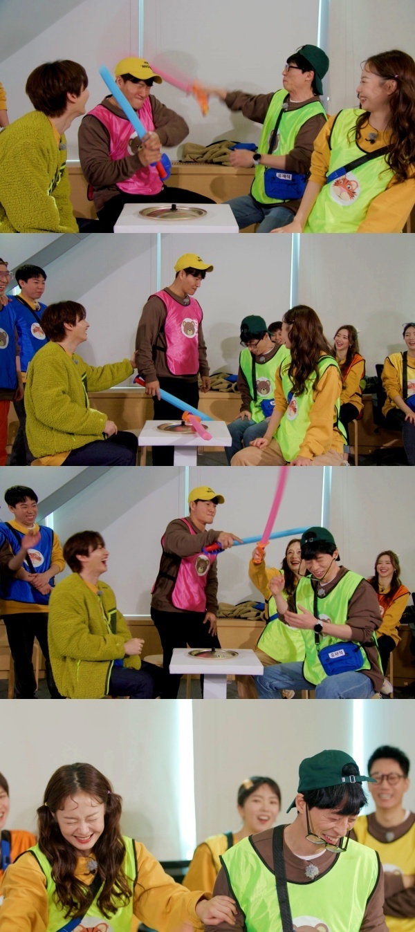 Kim Jong-kook angered by Yoo Jae-Suk provocationOn SBS Running Man, which will be broadcast on January 30, the commission that made all the members panicked will be released.In a recent recording, the members challenged the 2-2 true confrontation.One team will face a true match, and the remaining one will be able to attack and defend themselves without any distinction between my team and four teams, despite the fact that fast hands and brain rotation should be added with a mission to attack and defend according to the results of the true disaster.In particular, the Running Man Strongest Rivals Yoo Jae-Suk and Kim Jong-kook, who make legend rounds, played a bout of flames on the day.Despite the fact that the two men were in a position where they did not hit or hit each other, they selected each other as targets and played against each other.