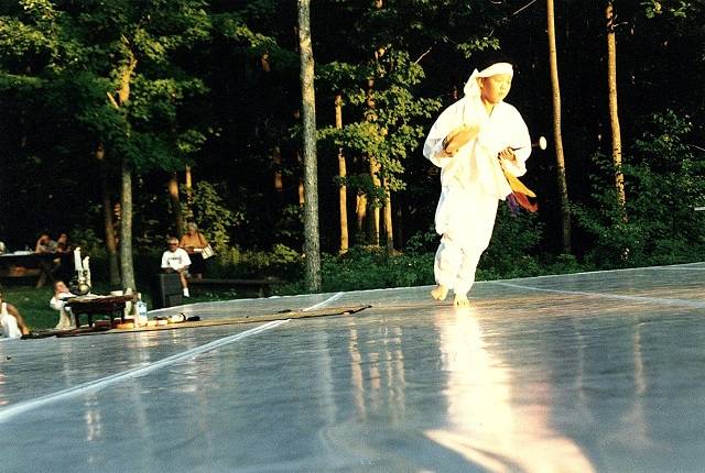 ▲사진7. 65th Anniversary Season, Jacob's Pillow Dance Festival, <Korean Shamanic Ritual Solos> Inside/ Out, 초청공연, 아들 황호섭(당시 9세) 찬조 출연, 1997, 8 9 ⓒ김명수