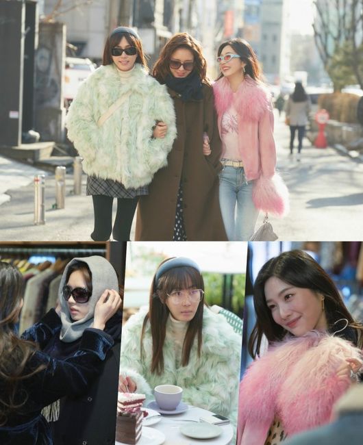 Only one person Ahn Eun-jin X Kang Ye-won X Park Soo-young returns to the 90s and enjoys retro day.In the JTBC monthly Drama Only One Person (playwright Moon Jung-min, director Oh Hyun-jong), Pyo In-sook (played by Ahn Eun-jin), Kang Se-yeon (played by Kang Ye-won), and Sung Mi-do (played by Park Soo-young)s single-knotted warmness were also stuck in viewers minds.Unlike himself in the last broadcast, Mido, who exploded his anger by watching peaceful insomnia, raised tensions, and this time, Dans turn was predicted.The youngest Mido is sad for In-suk and Se-yeon, and when Mi-do, who was trying to be loved for the rest of his life, felt loved for the first time, In-suk kept the truth about Han Gyu-won, the Bad Guy, secret.I could not see the Mido that would collapse without any hesitation if the love shook.She wanted to look into her mind completely in Mido, who was worried about her alone every time, and to realize what she really wanted.There was a Danger in the past, but the three mens men, who are getting harder through it, give a sense of that again.Even in the still cut that was released ahead of the main broadcast today (1st), the happy moments of the three people who are returning to the 90s and enjoying retro day were captured.There is a smile on the face of In-Sook, Se-yeon, and Mido who choose clothes that match each other and play games.Last night, the audiences mouth is also rising in the sweet warmness of the three women who are relieved of the heart of the soy sauce with the storm ending.Only one person, who draws a journey toward the light, leaves only three times to the end.I wonder what the thick friendship of the three people who understand and embrace each other by repeating single-single-single will end.There were many crises in the warmans of In-Sook, Se-yeon and Mido, but this made me more cohesive, the production team said. Please watch the last story of the three people heading toward the end.The 14th episode of Only One will be broadcast at 10:30 pm, 30 minutes earlier than usual, for the New Years Day (the 1st).Keith offers JTBC studio