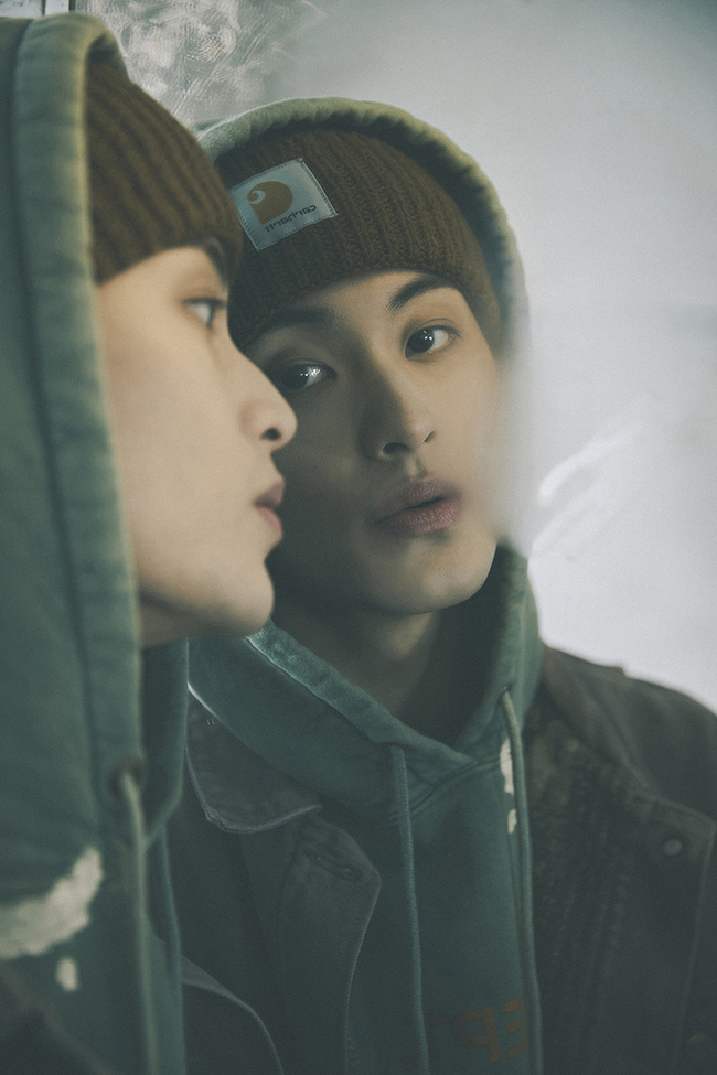The group NCT (EnCity) member Marks solo song Child teaser image has been released and is the topic of the talk.Prior to the release of Marks first solo song Child, the teaser image, which shows Marks charming visuals and a sense of atmosphere, was released sequentially on the official SNS account of NCT from January 31, amplifying expectations for the new song.Marks solo song Child, which will be released on various Music sites at 6 pm on February 4, is a hip-hop genre with unique bass synth and electric guitar sound.Mark himself participated in this new song as a lyric composer, and the lyrics that express his deepest concern about himself are impressive.This is the first song of the NCT LAB (EnCity Lab) project conducted by SM STATION (Station).In the future, NCT LAB will show various Music of NCT such as solo songs, self-composed songs, and unit songs of members, and it is expected to gain high interest.