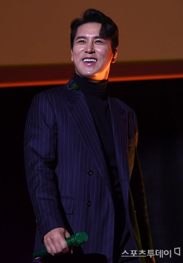 Singer Geum Jan Di The mini concert commemorating the release of the 4th album You are a masterpiece was held at CGV Yeongdeungpo, Yeongdeungpo-gu, Seoul on the afternoon of the 4th.Singer Jang Min-Ho is showing off the stage on the day. 2022.04.