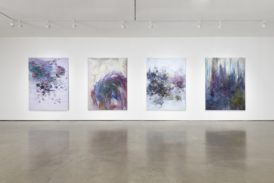 Artist Yun-hee Toh's paintings are on view at Gallery Hyundai in central Seoul as part of her solo show ″Berlin.″ [GALLERY HYUNDAI]