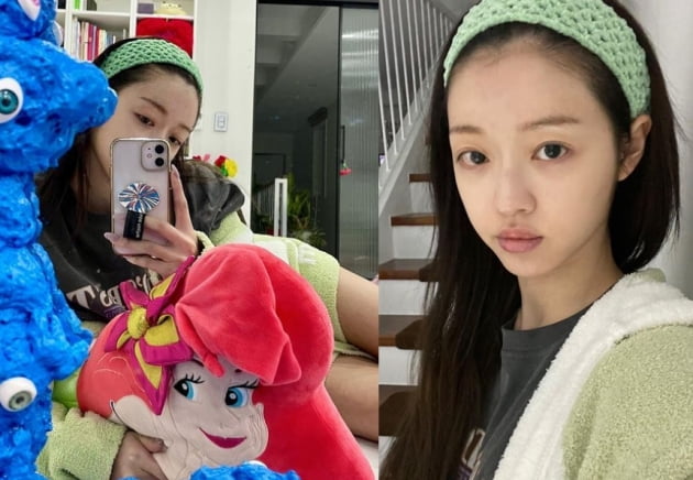 Girls group OH MY GIRL member YooA showed a proud face.On May 5, YooA posted several photos on his instagram with an article entitled With my little Ariel.In the photo, YooA took various poses with The Little Mermaid cushion.Especially the living Little Mermaid captivated the attention with its beauty and body.YooA was proud of himself. His charming features and clean skin without any blemishes were impressive.The group OH MY GIRL, which YooA belongs to, released its eighth mini album Dear OHMYGIRL last May.