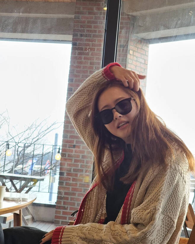 Actor Go Ah-ra showed off her innocent beauty.On the 9th, Go Ah-ra posted several photos on SNS with HAPPY.In the photo, Go Ah-ra is wearing sunglasses and staring at the camera in a cafe, especially covering half of her face, but she boasts perfect beauty.Meanwhile, Go Ah-ra returns to the screen after five years with the film Sad Tropical.Sad Tropical is an action noir depicting a boy from a boxing player who is pursued and chased by a target of mysterious people. Go Ah-ra, Kim Sun-ho and Kim Kang-woo appear.