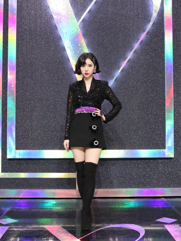 I recalled the time when ViviZ (VIVIZ) was confirmed to the power Corona 19.An online media showcase commemorating the release of the first mini album Beam Of Prism which was held online on the afternoon of the 9th.Prior to this, ViviZ was in crisis when Eunha and SinB were confirmed to be Corona 19 after starting Umji on the 28th of last month.Fortunately, however, on the 7th of this month, the whole event was cured and isolated and the event was scheduled.I didnt think it was a shame, I thought it was good, said Eunha, referring to Corona.We had a corona confirmation and thought it was a liquid thing. I felt good that it could work. It didnt hurt much, and I quickly got through it.I thought it was time to rest and I stocked my physical strength. I didnt believe it, I felt uncomfortable. I was the first team member to take care of it, but I was very upset about it.I wanted to be better at health care and take care of myself, SinB said. I want you to be careful about your nose and be careful about your health.After the dismantling of his girlfriend in May last year, he moved to a new agency and formed a trio ViviZ.ViviZ is a combination of VIVID, which means clear, intense, and days(z), which means days, which means everyday, and it means to be an artist who always expresses his own color in the world.The first mini album Beam Of Prism (Beam City of London Prism) is a collection of ViviZs vivid colors and musical identities.(Bob Bob!) is a hybrid pop dance genre that combines Latin rhythm and disco, and you can feel the aspirations of ViviZ to enjoy music as well as the harmony of attractive vocals.The album, which is full of track lists in various genres, will be released at 6 pm.