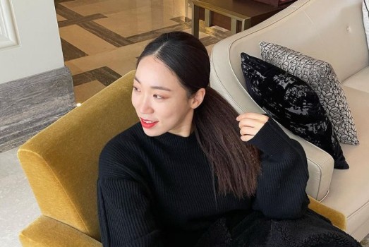 Actor Lee Mi-Do showed off his fresh visuals.On the afternoon of the 9th, Lee Mi-Do posted several photos on his instagram with the phrase I envy the manager who educated me harshly.Lee Mi-Do in the photo was sitting on the sofa and taking a picture. It was elegant to look at somewhere and smile.Also, the bright smile of the fans made the fans feel heartbreak. The way they covered their faces with books also boasted cute charm.Meanwhile, Lee Mi-Do is set to make a comeback on screen through the movie Single in Seoul.Single in Seoul is a romantic comedy about the story of a good power influencer Young Ho (Lee Dong-wook) and a competent publisher editor Hyun Jin (Im Soo-jung) who is not okay to be alone making a book about single life.
